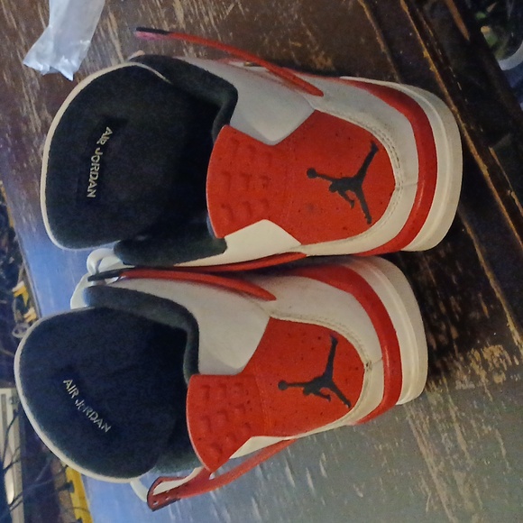 Jordan 4 size 10.5 - Picture 3 of 3